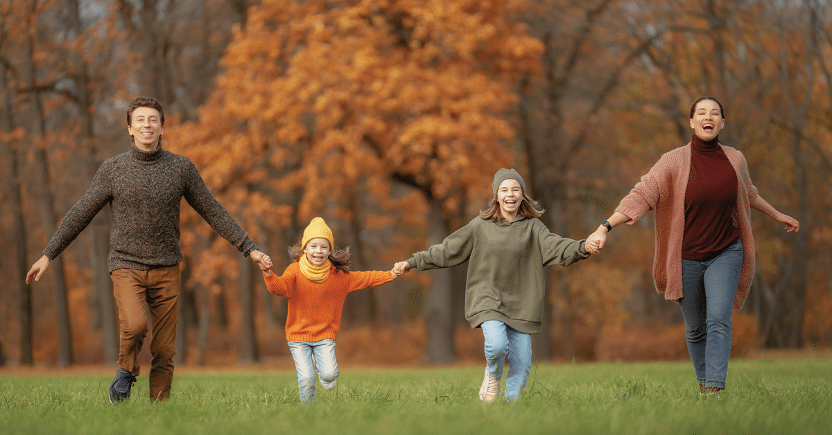 Wordpress-blog-image.fall-family-skiping.10.21.21