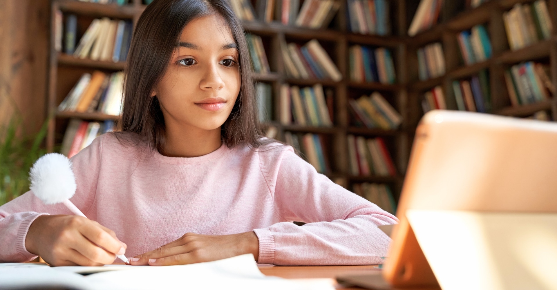 hero-M41420-WhyOnlineWritingProgramsAreEssentialforModernStudents